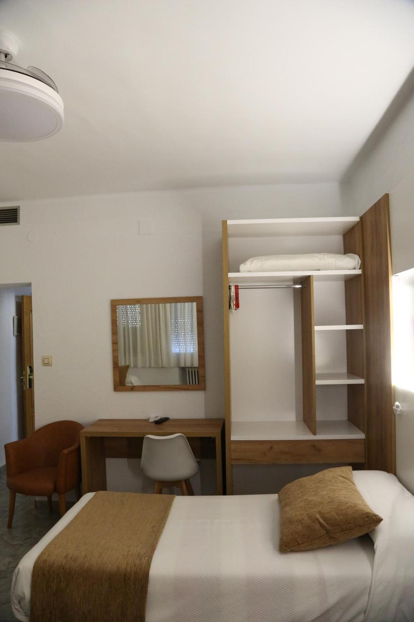 Hostal Real Пласенсия Экстерьер фото