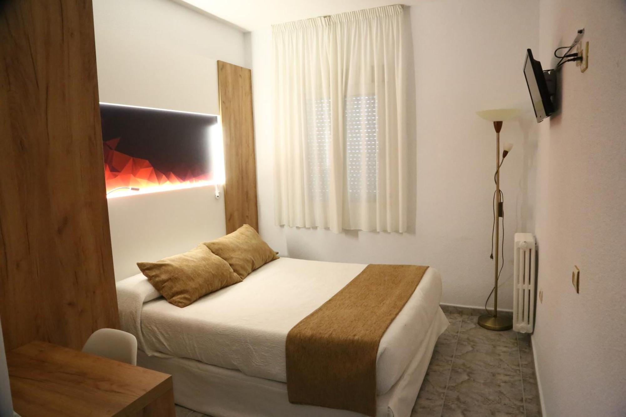 Hostal Real Пласенсия Экстерьер фото